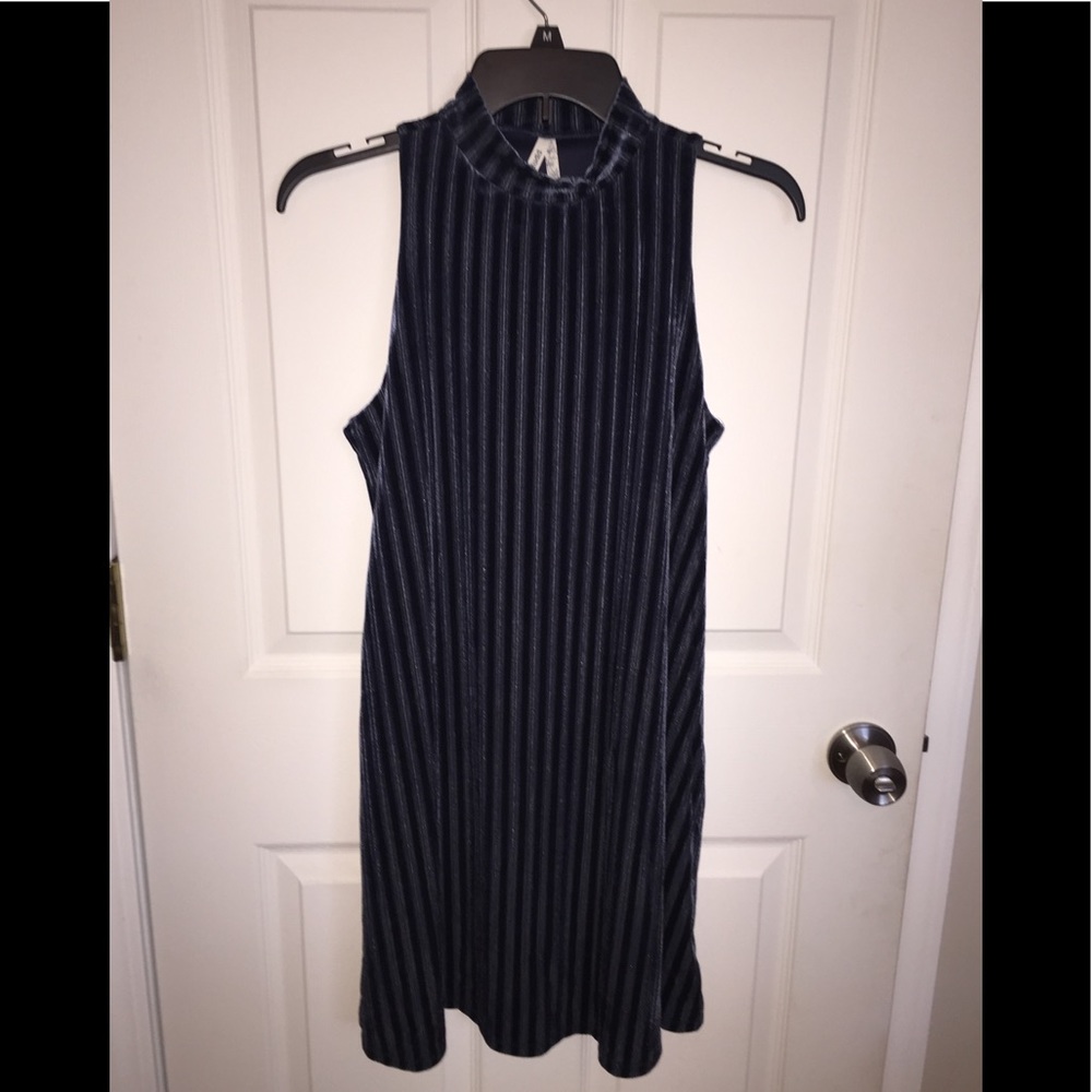 Dress - Picture 1 of 4